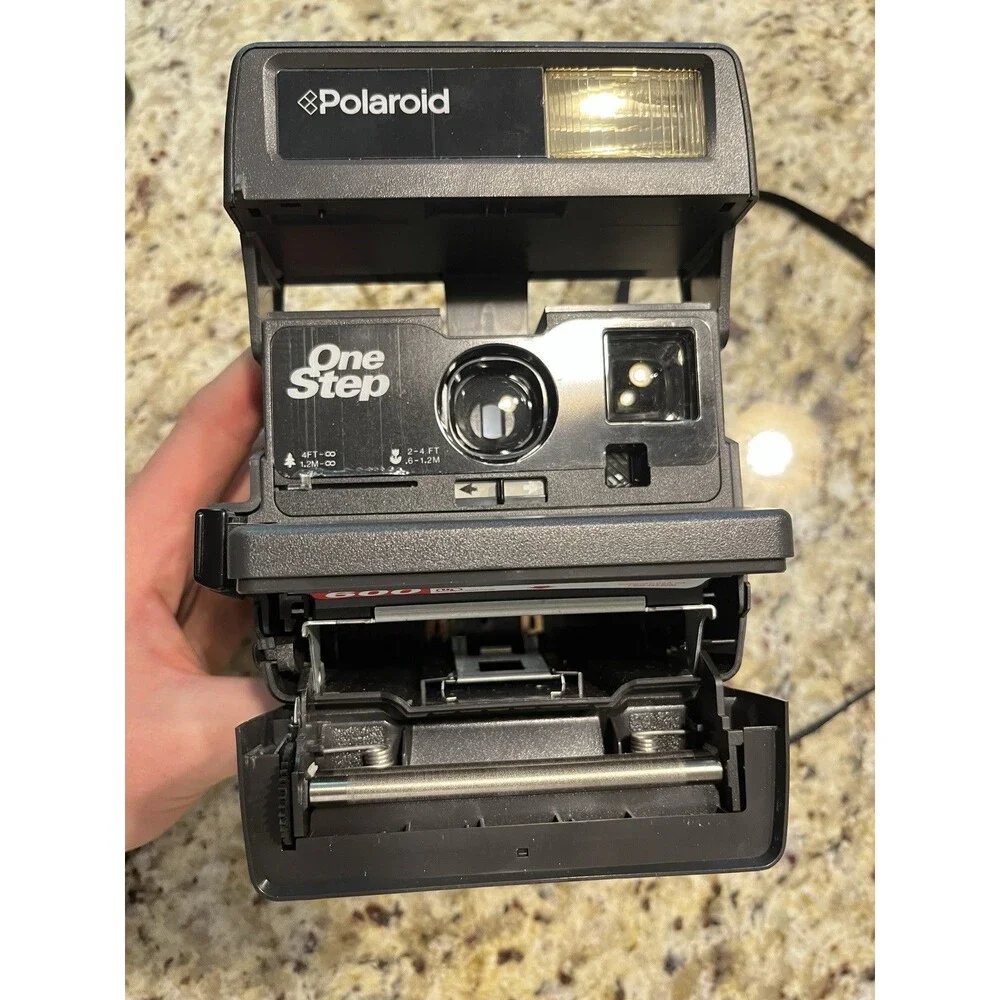 Polaroid One Step Close Up 600 Film Instant Camera With Film Untested RARE